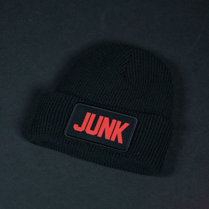 JUNKRIDE CREW PATCH LOGO BEANIE BLACK/RED